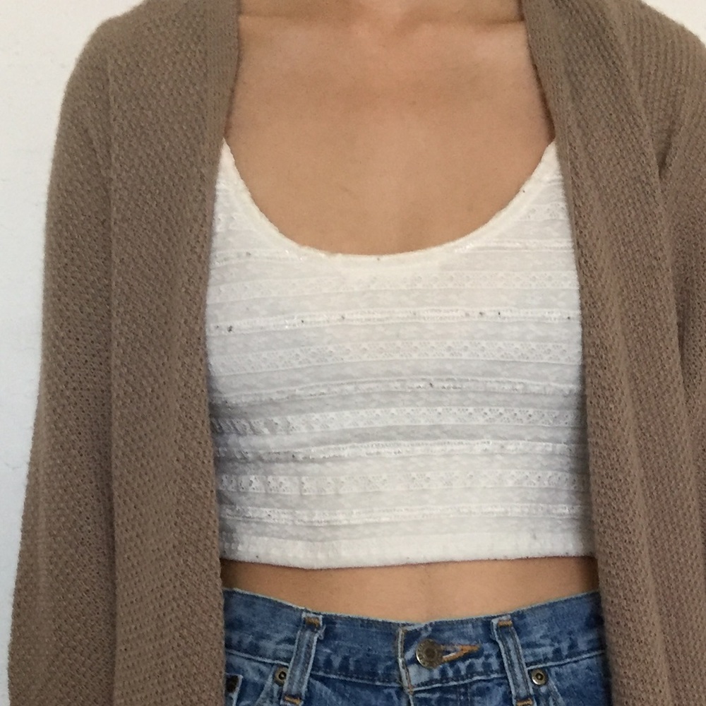❌SOLD❌ ON MERCARI Cream crop top